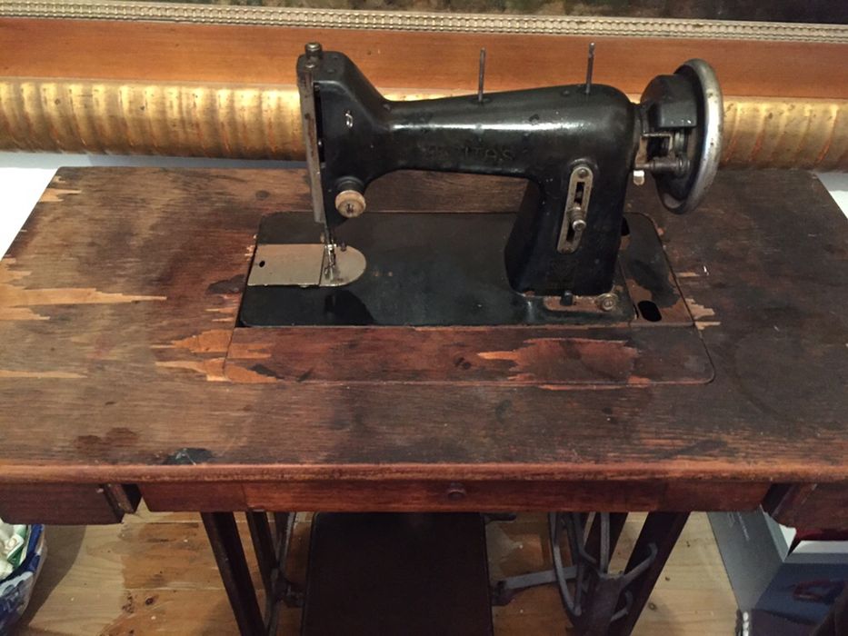 Mașină de Cusut Veritas 15 Vintage cu Masă din Lemn E135532