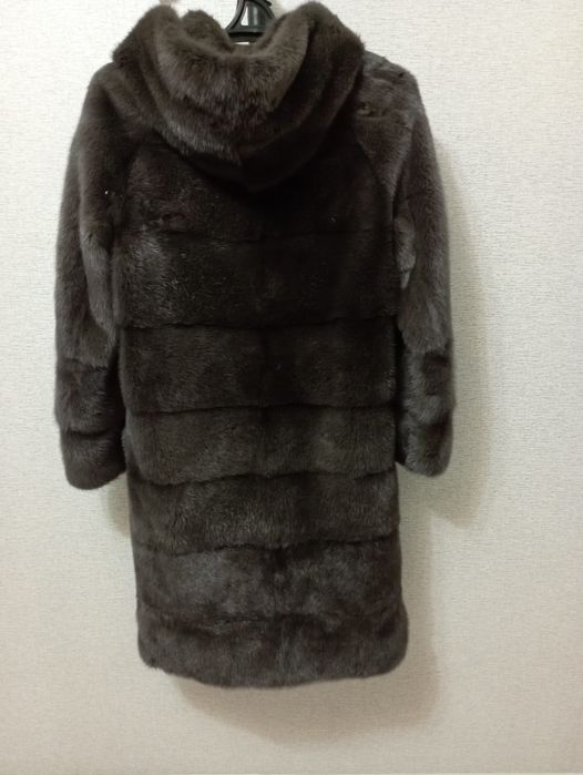 Продаю женскую норковую шубу в отличном состояний