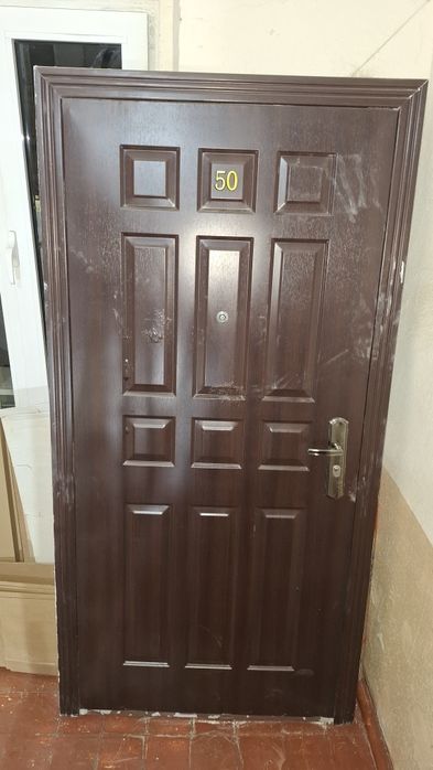 Продается входная железная дверь