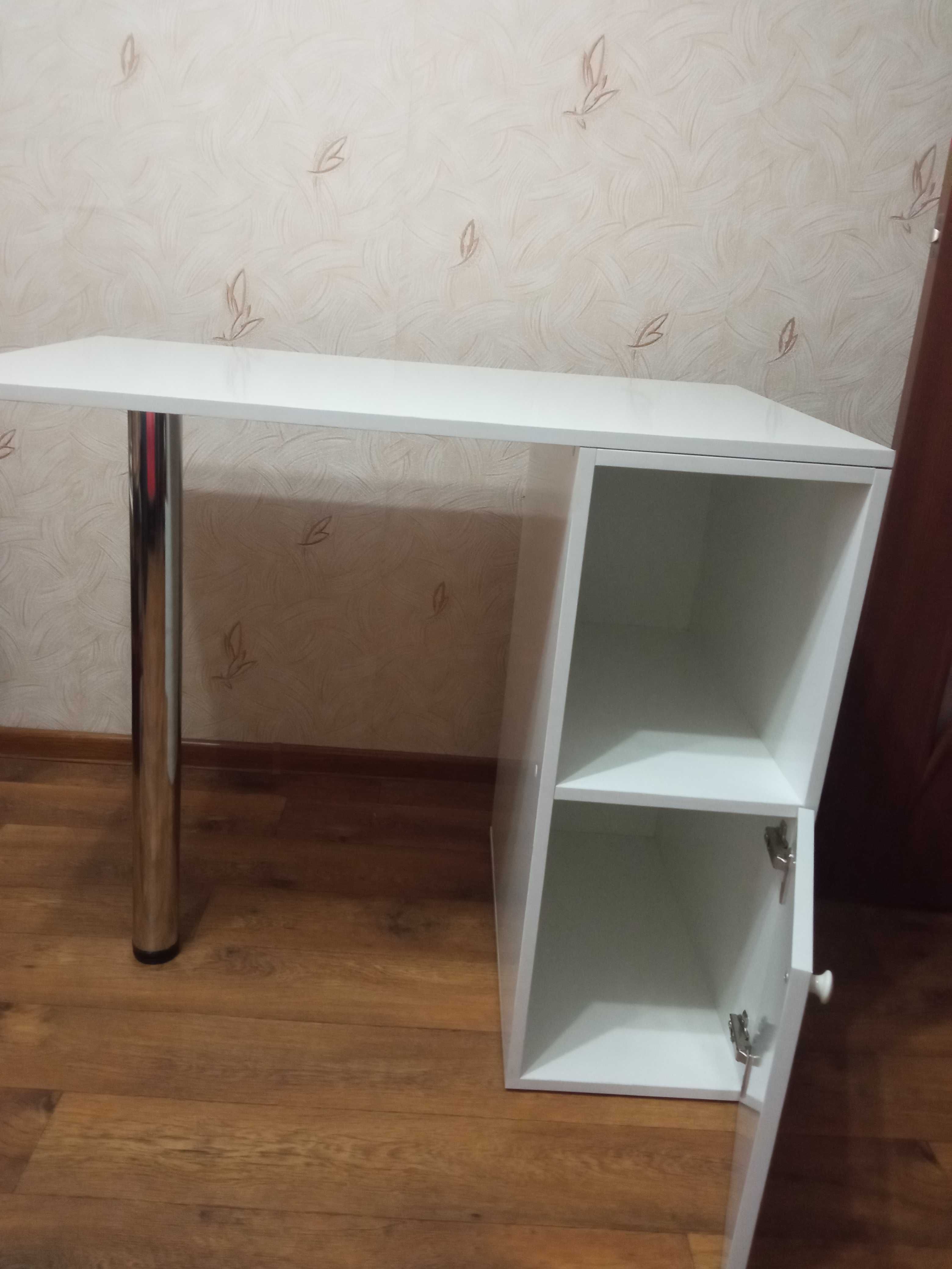 Стол маникюрный. Новый.