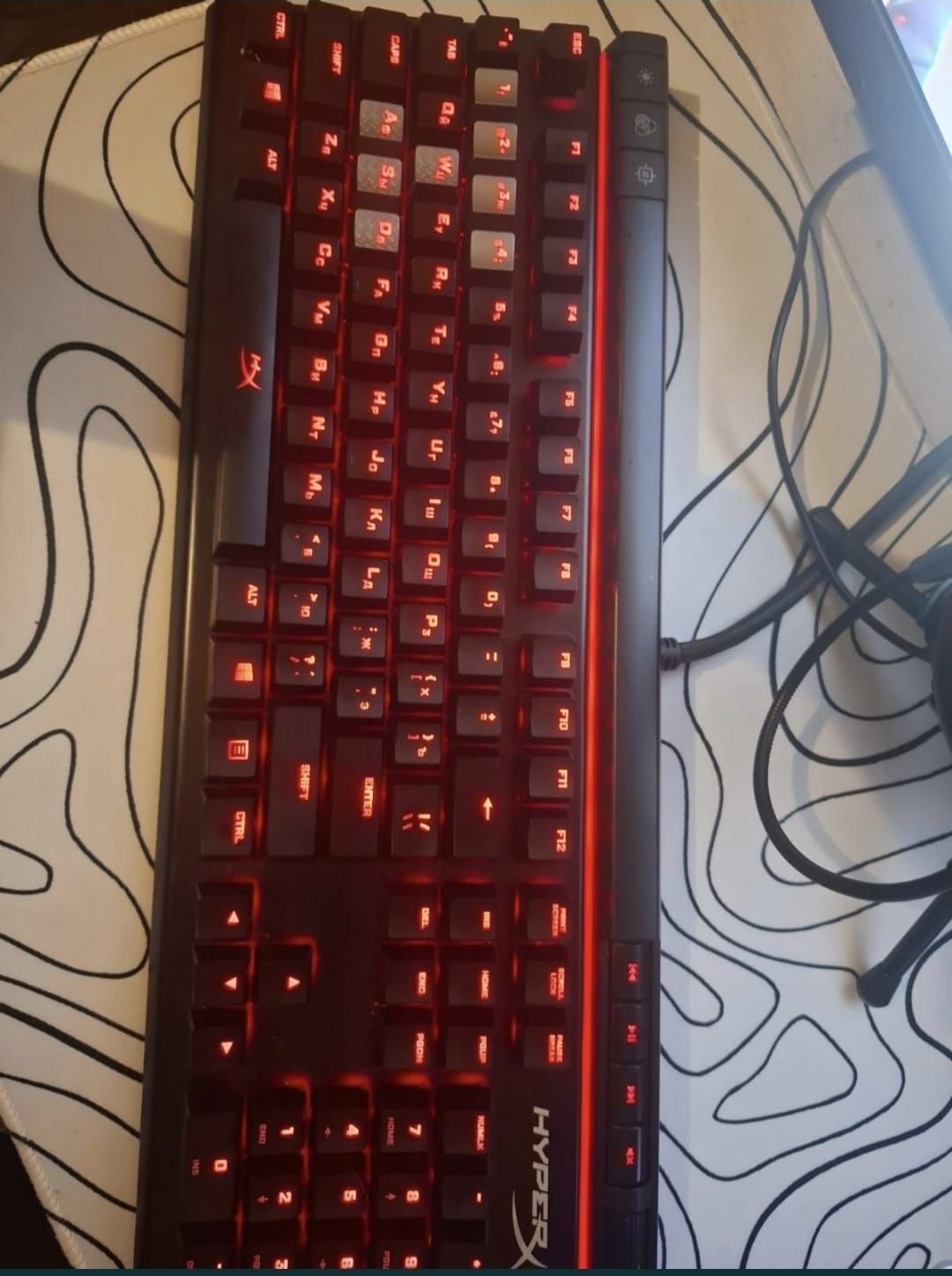 HyperX alloy elite

коричневыми переключателями идеальный под