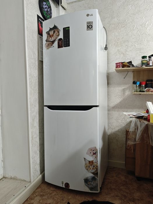 Холодильник LG 2021 года работает отлично