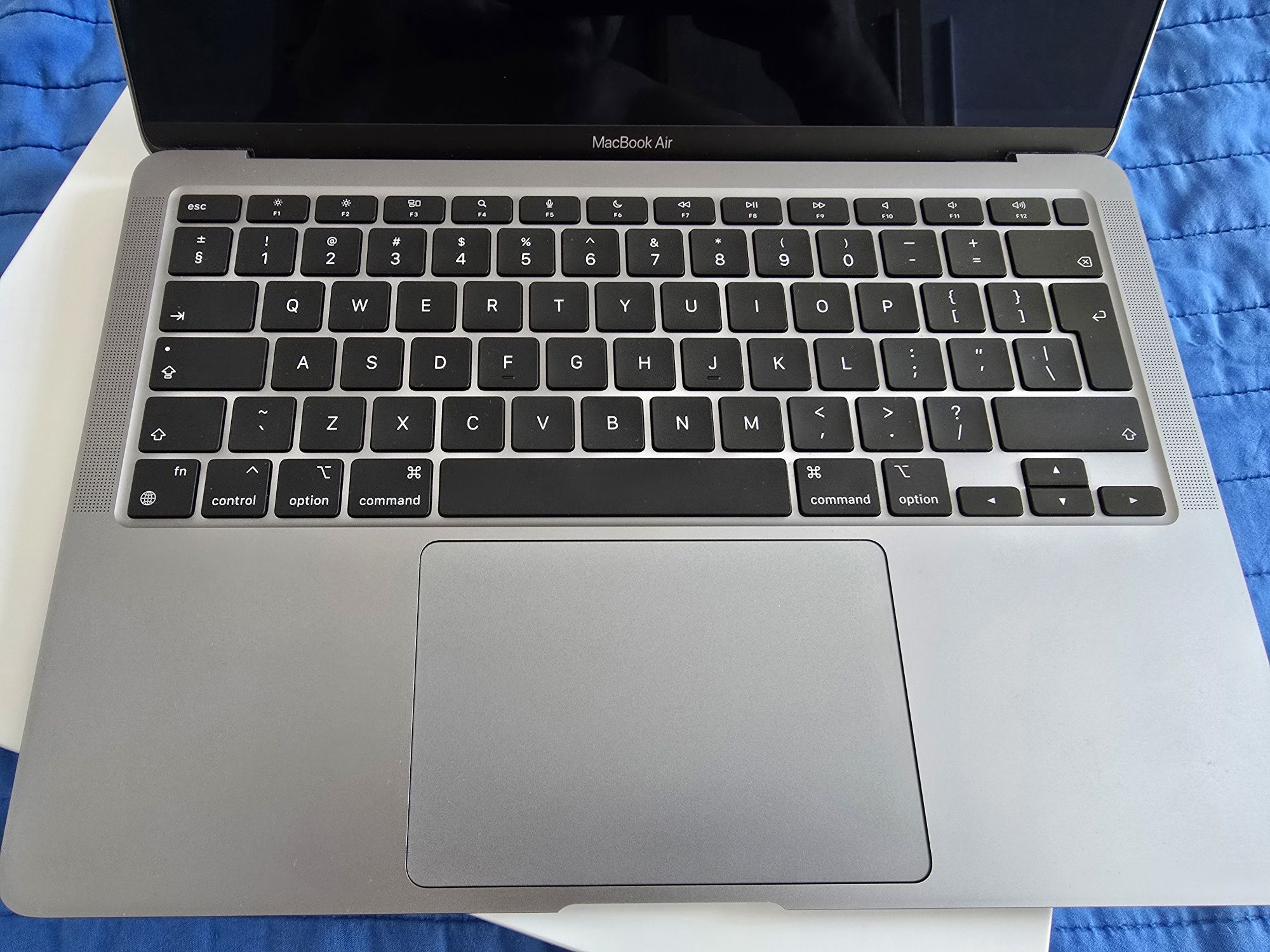 Macbook AIR M1 256 GB магазинно състояние