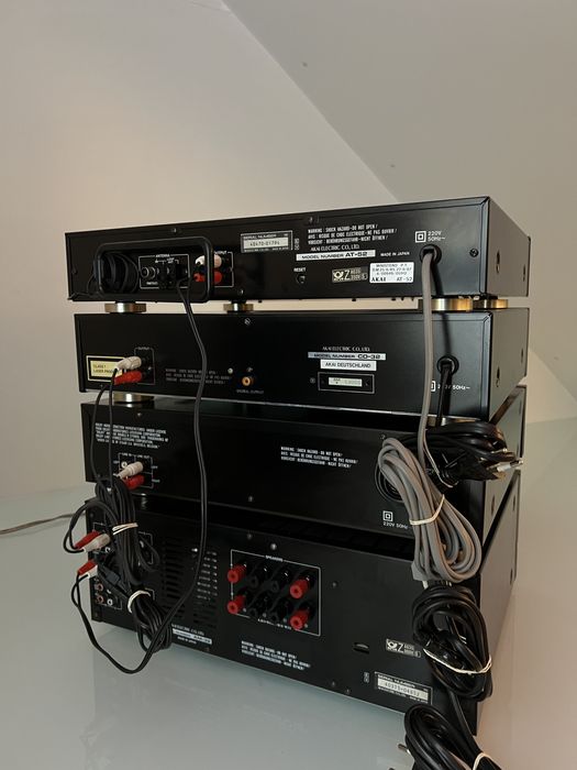 Linie Akai deck GX-32, amplificator AM-32, CD-32, tuner AT-52