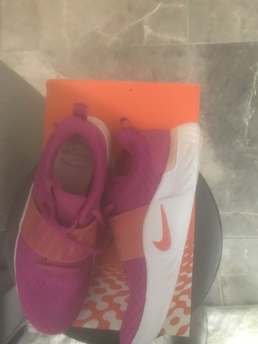 Adidasi nike noi,marimea 39