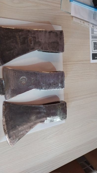 Topoare vechi semnate  forjate în toată  Europa