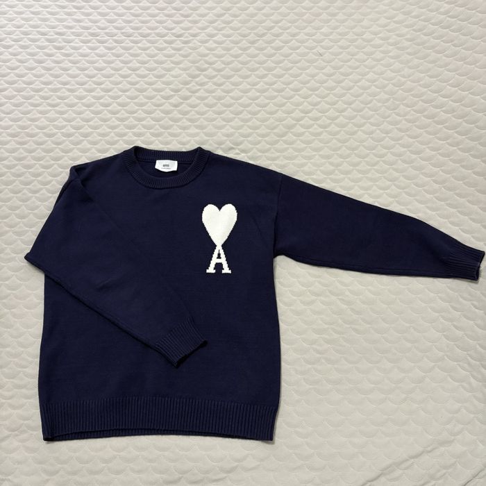 Продам свитшот Ami Paris