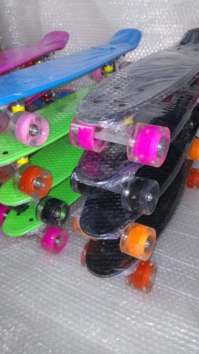 Пениборд скейтборд СВЕТЕЩИ всички цветове в комбинация Penny Board