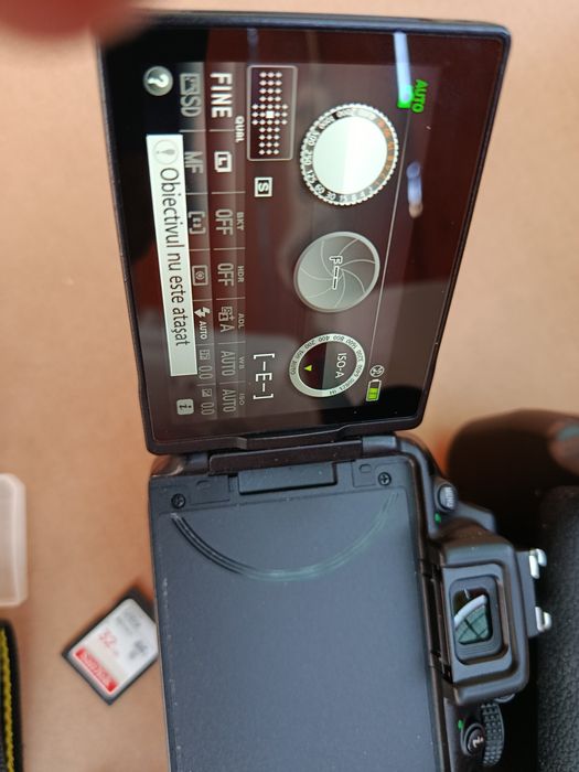 Nikon D5300 + obiectiv 18-55 + multipack grip