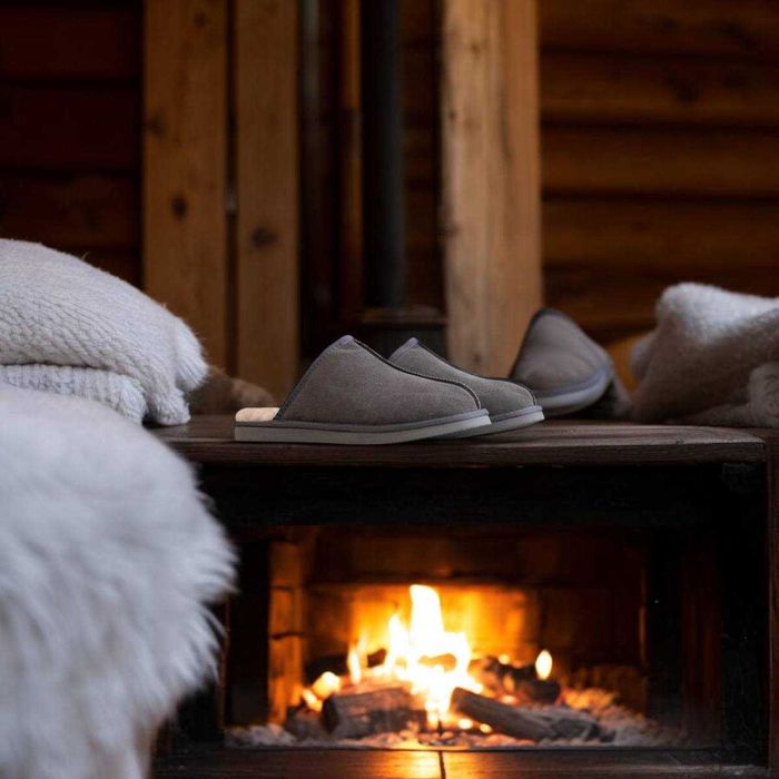 Papuci de Casa pentru Barbati din Piele Intoarsa Captuseala din Lana