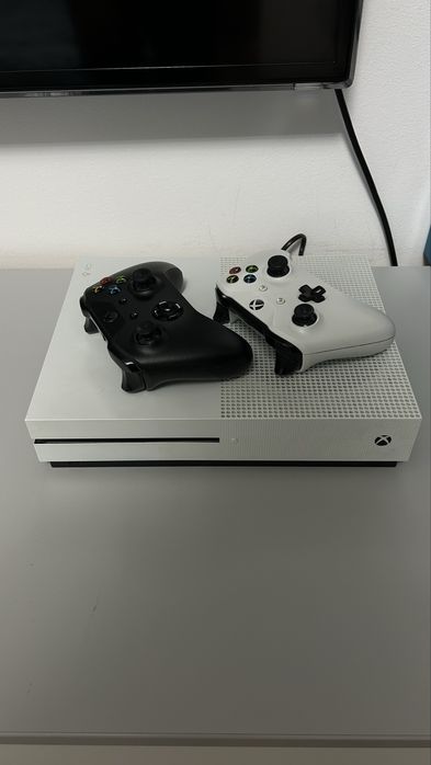 Xbox one S 500gb + 18 jocuri + 2 joystickuri