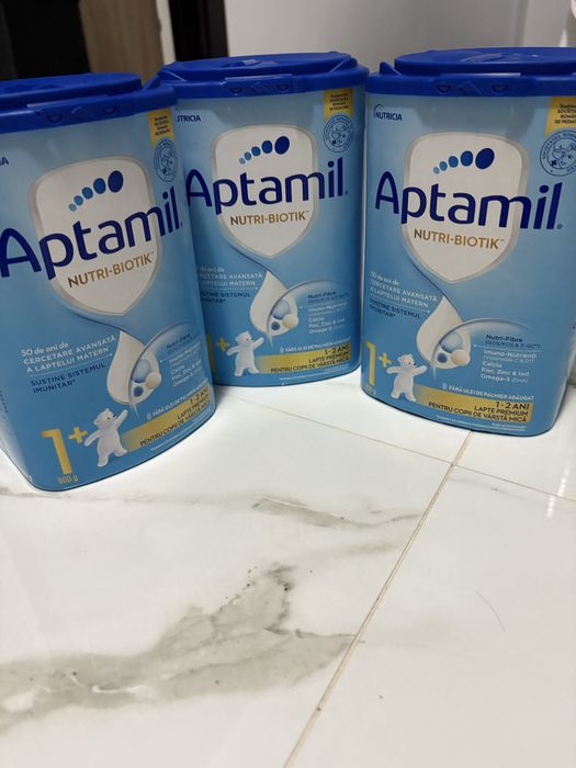 Vand 3 cutii lapte praf Aptamil 1+