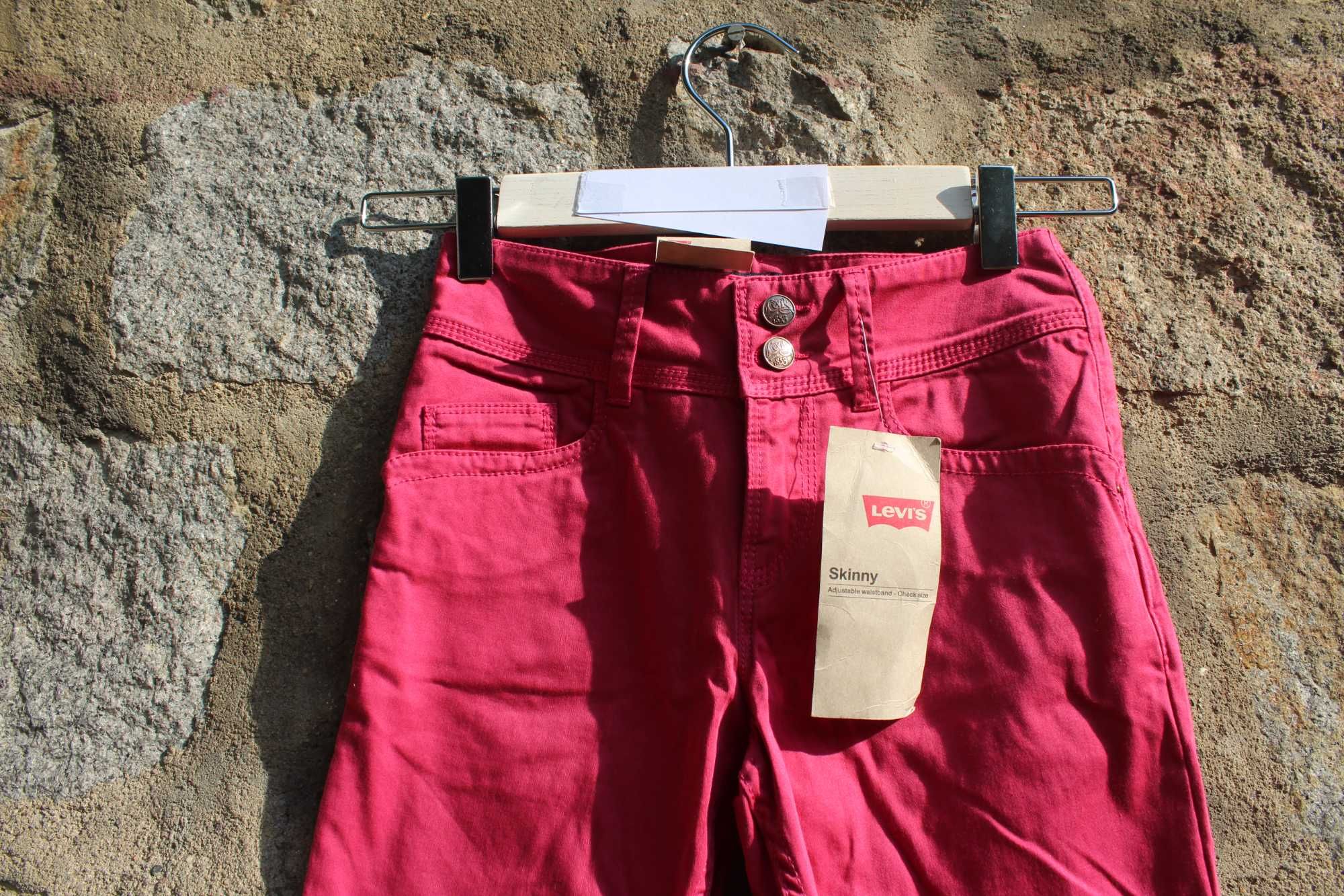 Червен марков ''Levi Strauss"детски панталон.ръст 138 см.