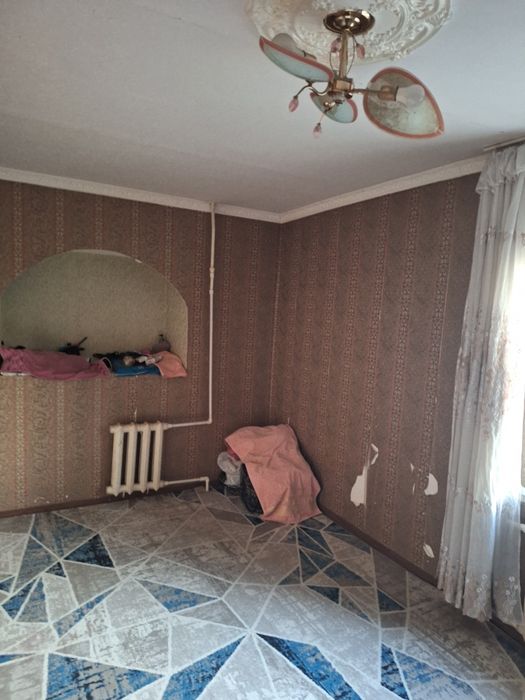 Продам 1 ком. 2  этаж дом 5 этажный кирпич. Балкон 2/6.