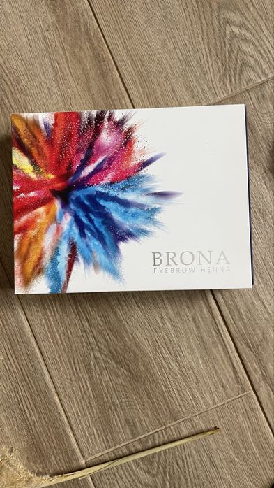 Vopsea henna pentru sprancene