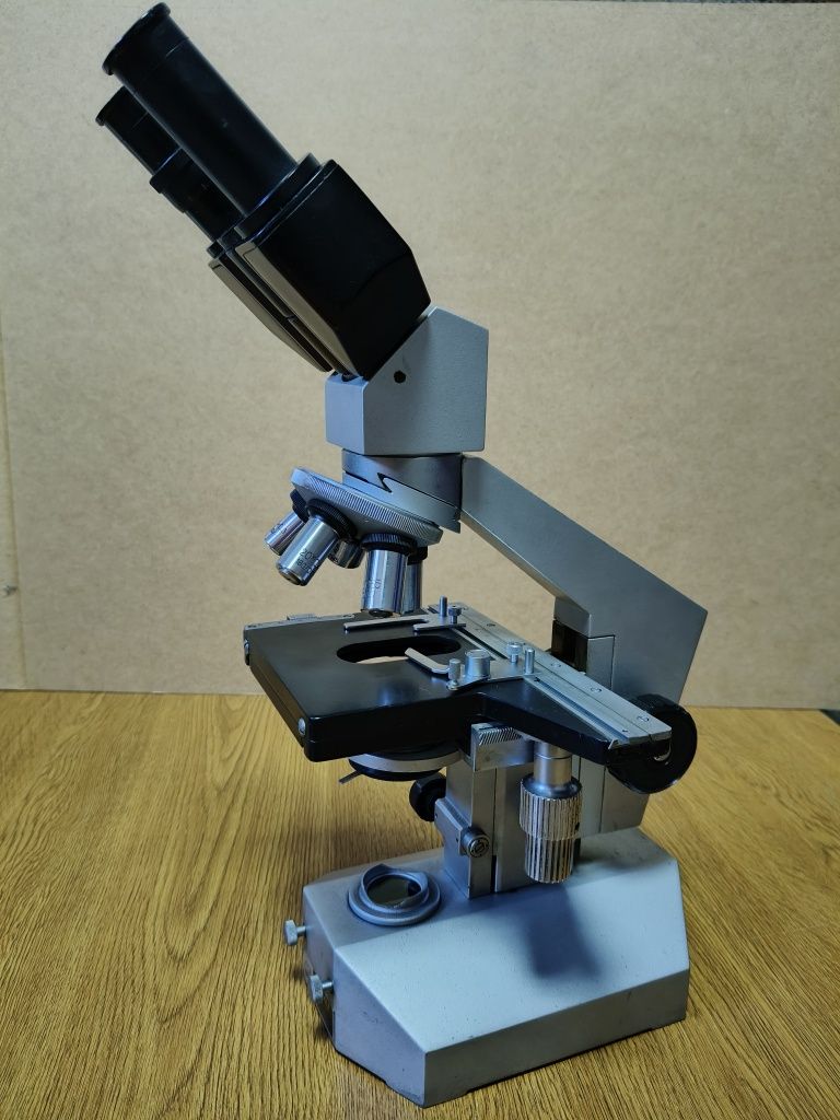 Microscop laborator, cercetare, IOR binocular.