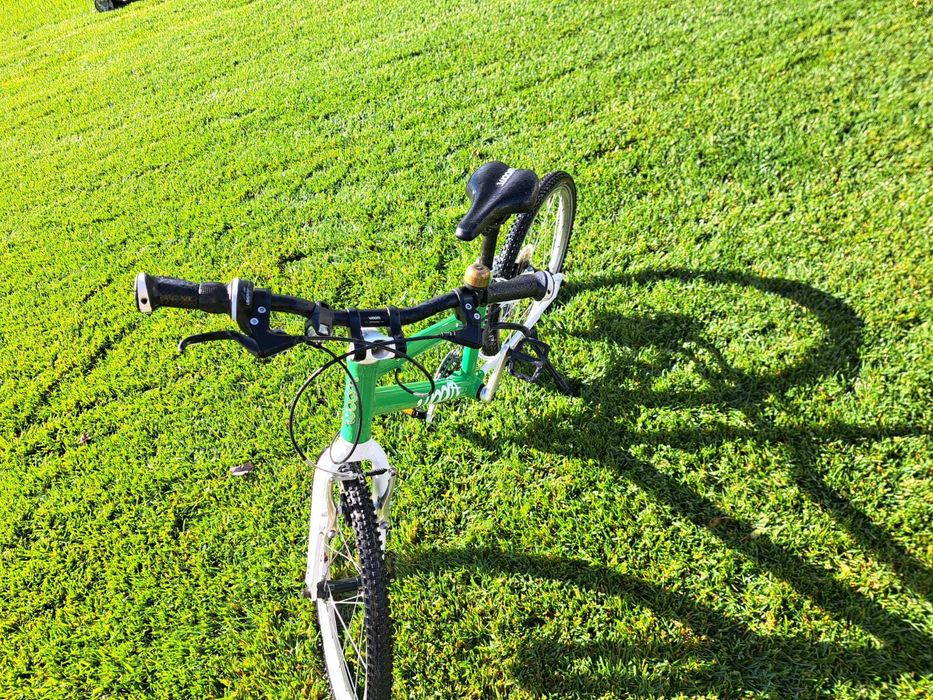 WOOM 4 bicicleta si casca