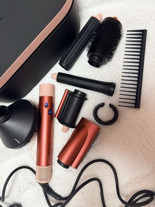 Dyson Airwrap strawberry