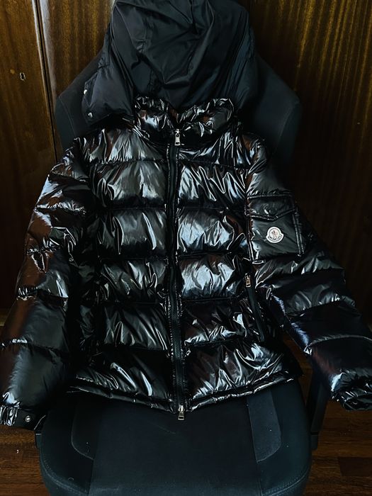 Яке Moncler.