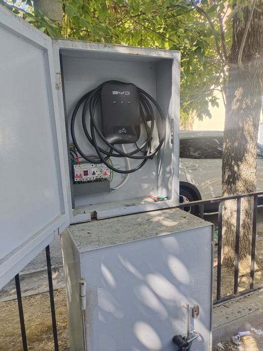 Ящик для зарядки электромобиля