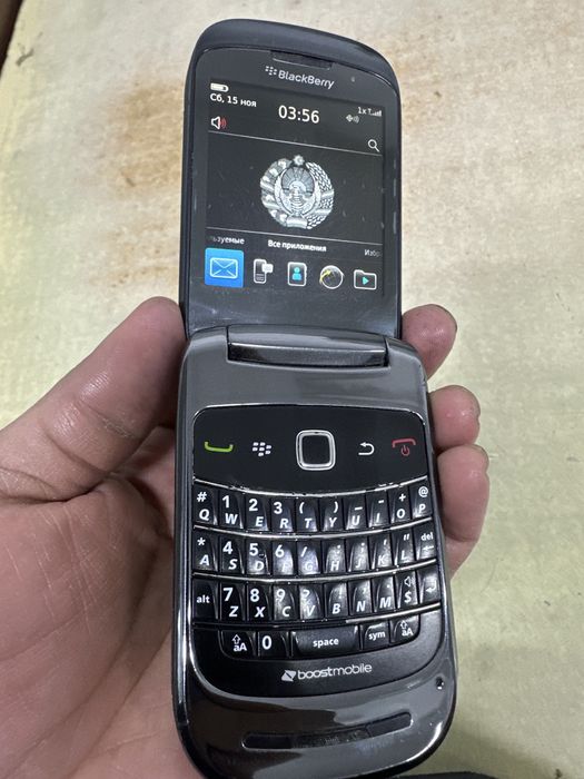 Blackberry sotiladi srochno