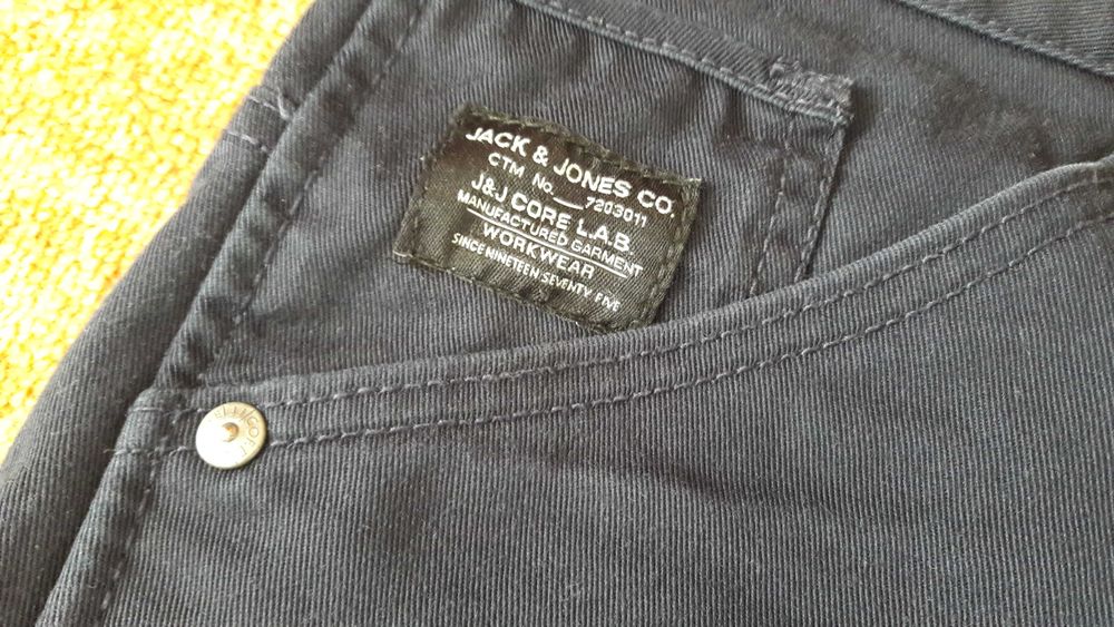 Мъжки дънки Jack & Jones криви