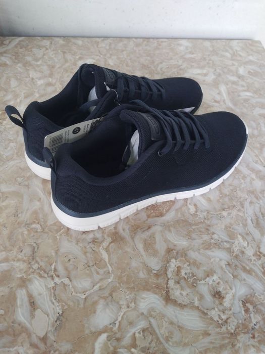 Кроссовки размер 42