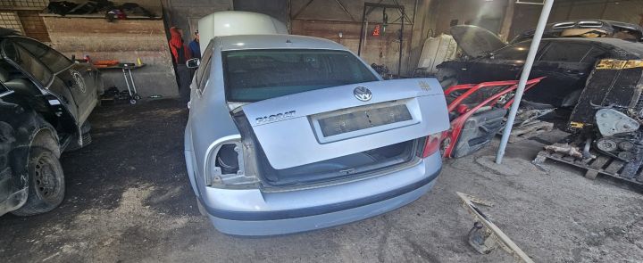 Bara spate Volkswagen VW Passat B5.5 (facelift)