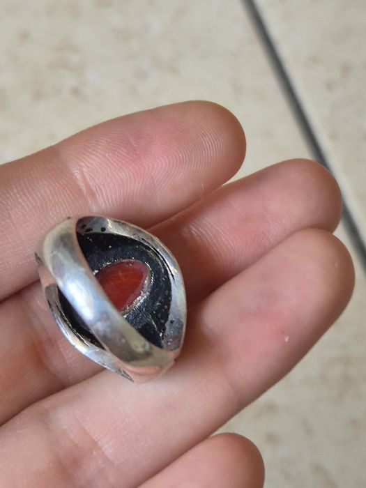 Inel din argint cu piatra rosie