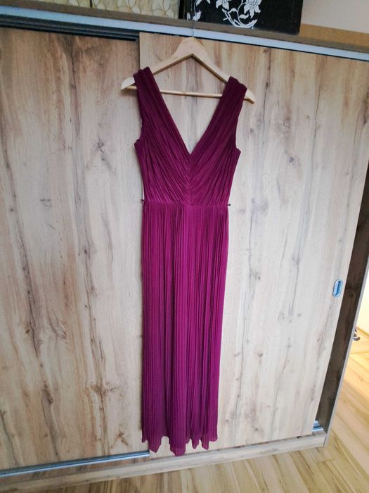 Елегантна дълга рокля в боргунди цвят за повод