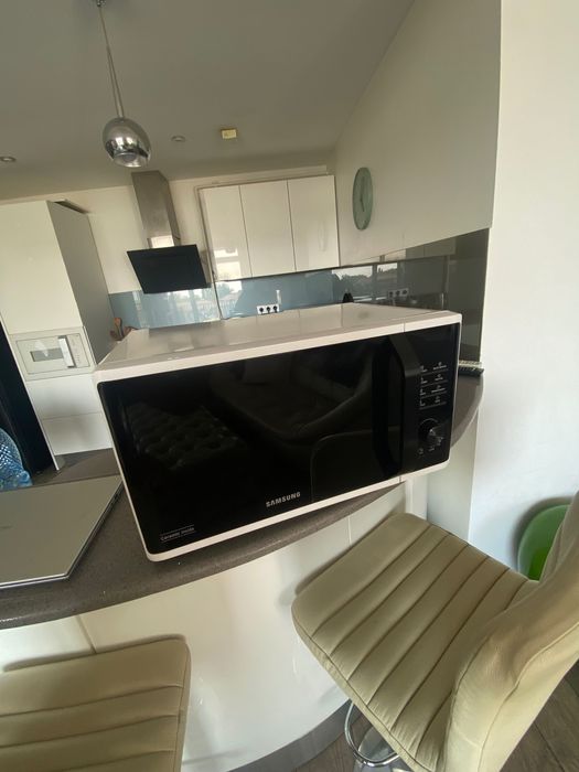 microwave Samsung oven with a grill
