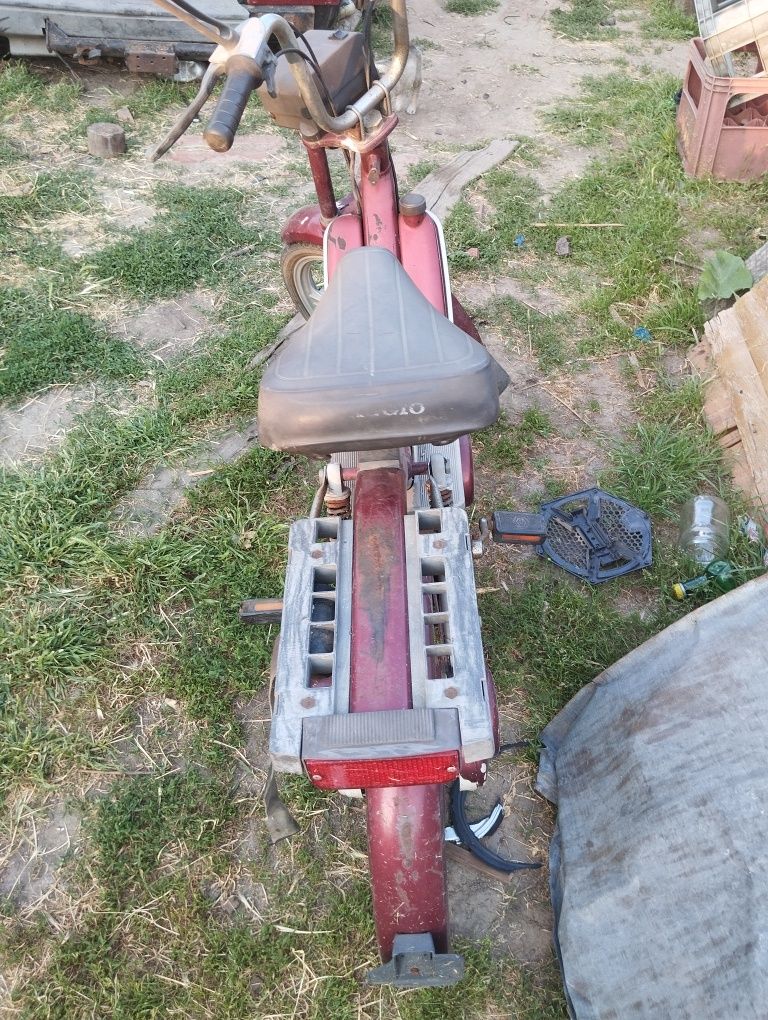 Vând Piaggio fără motor pentru fier vechi
