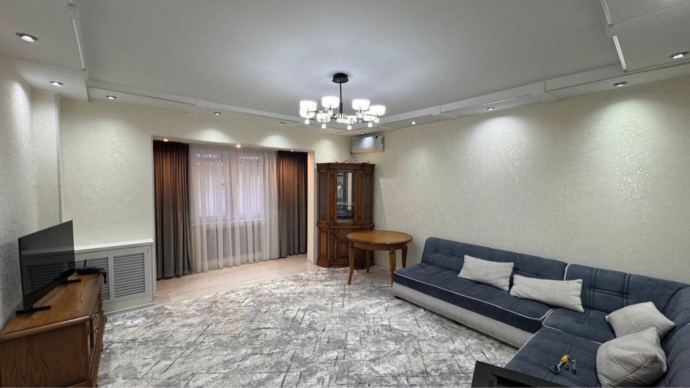 Срочно Продаётся Квартира Ойбек метро У.л Чехова 60.Школа 3.комнатная