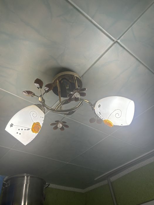 Продается  люстра