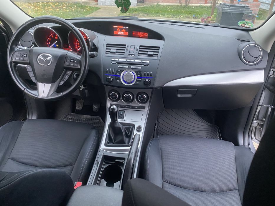 Mazda 3, Model 2011, 1.6 clasic ,full- Bi-Xenon,Navi, Senzori, jante !