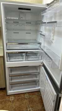 Проадется холодильник Beston 400л