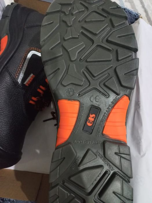 Продается спецобувь