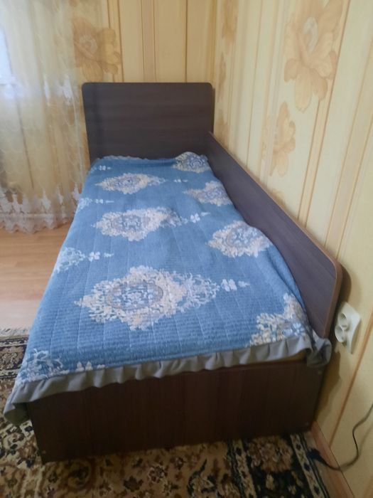 Односпальная кровать.  Центр.