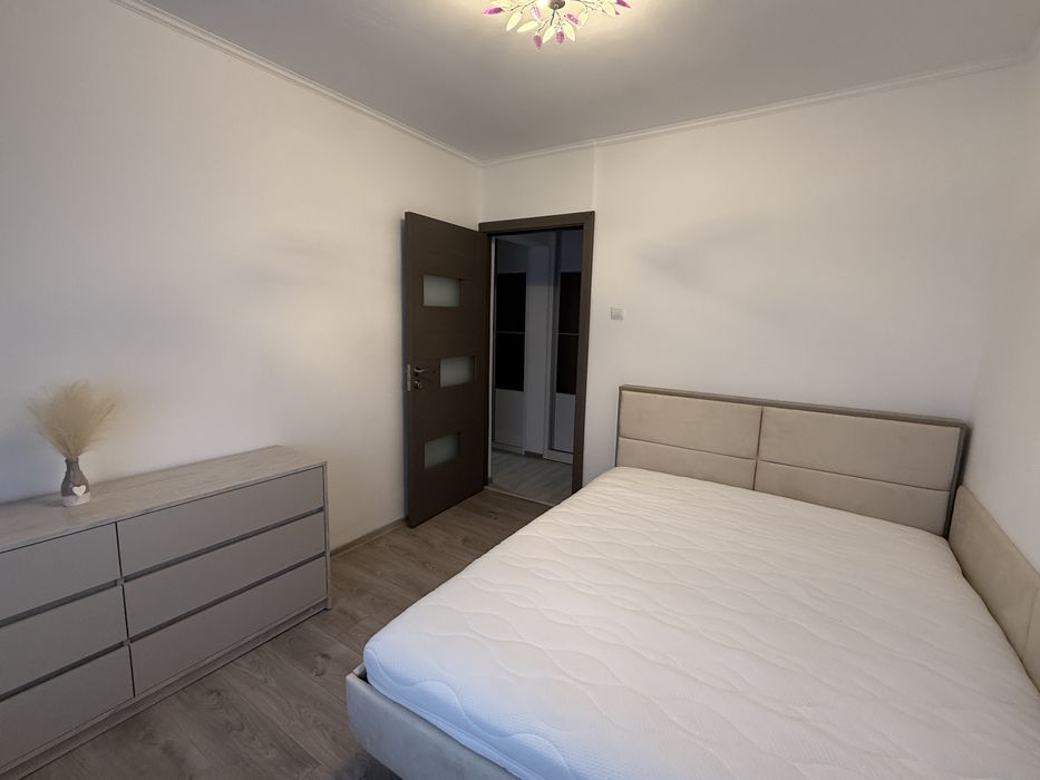 Inchiriez apartament 3 camere Mioveni