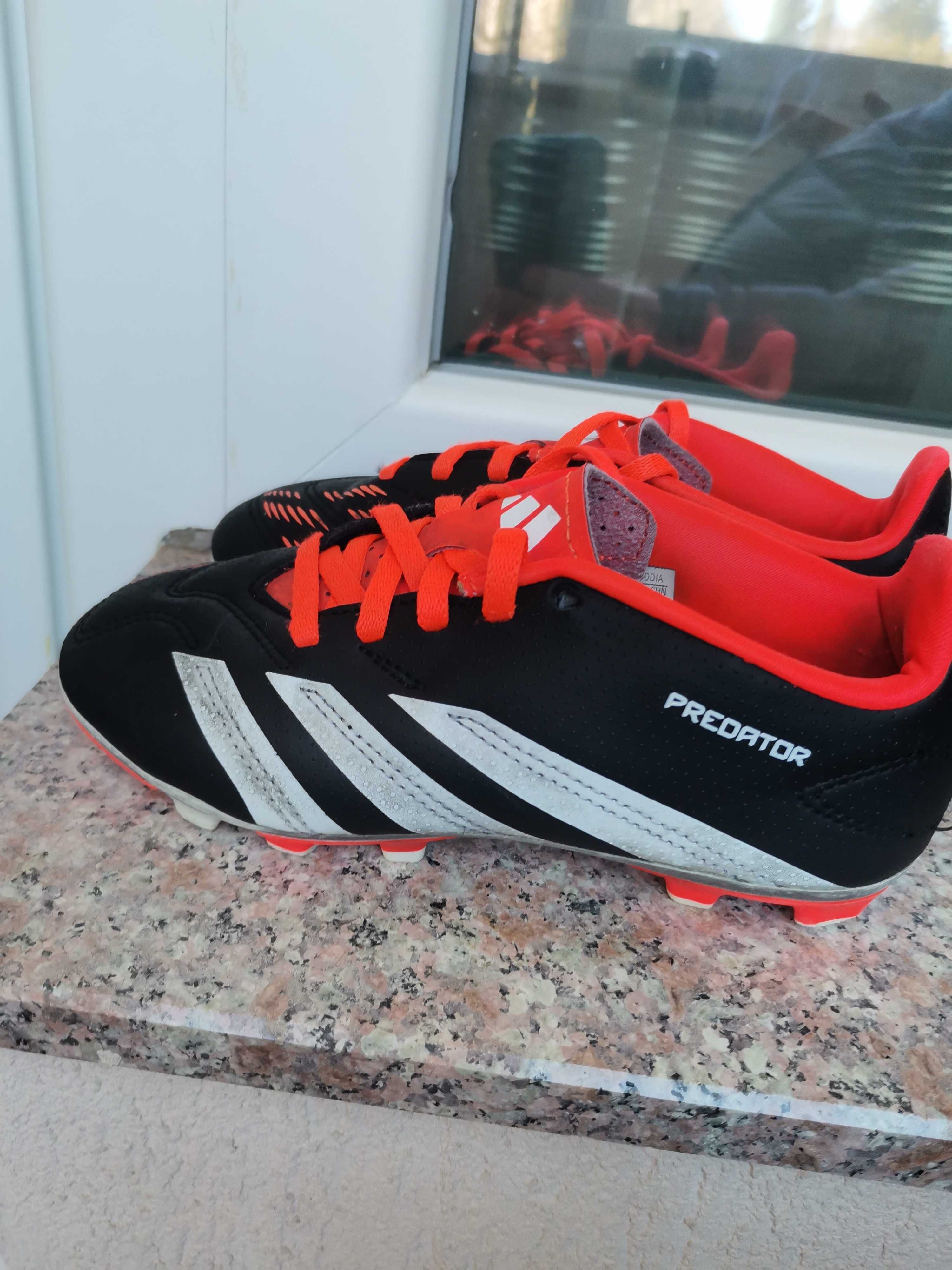 Продавам детски бутони Adidas Predator