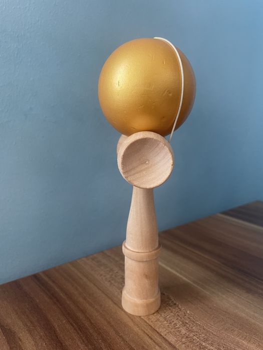 De vânzare kendama aproape nouă