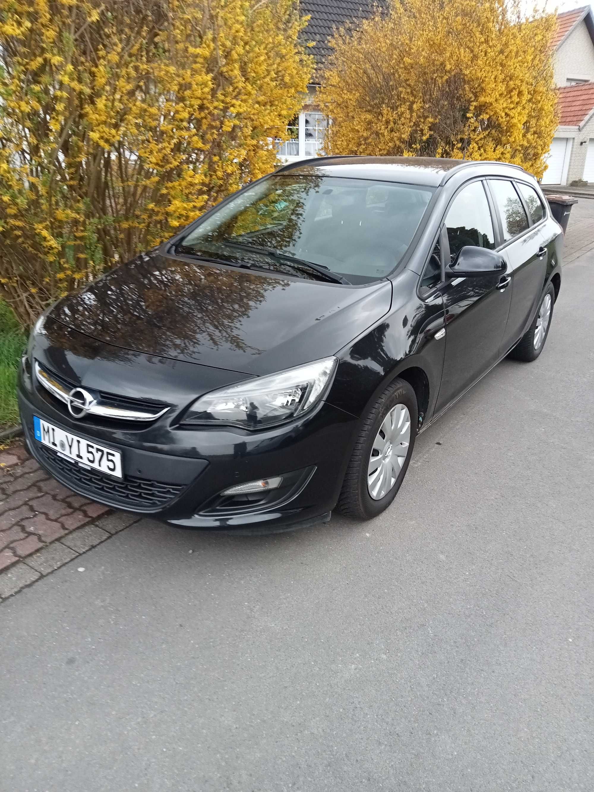 Opel Astra J Limuzin Diesel 115 Cai Putere 203.000km negociabil
