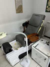 Кресло для педикюра и массажное кушетка