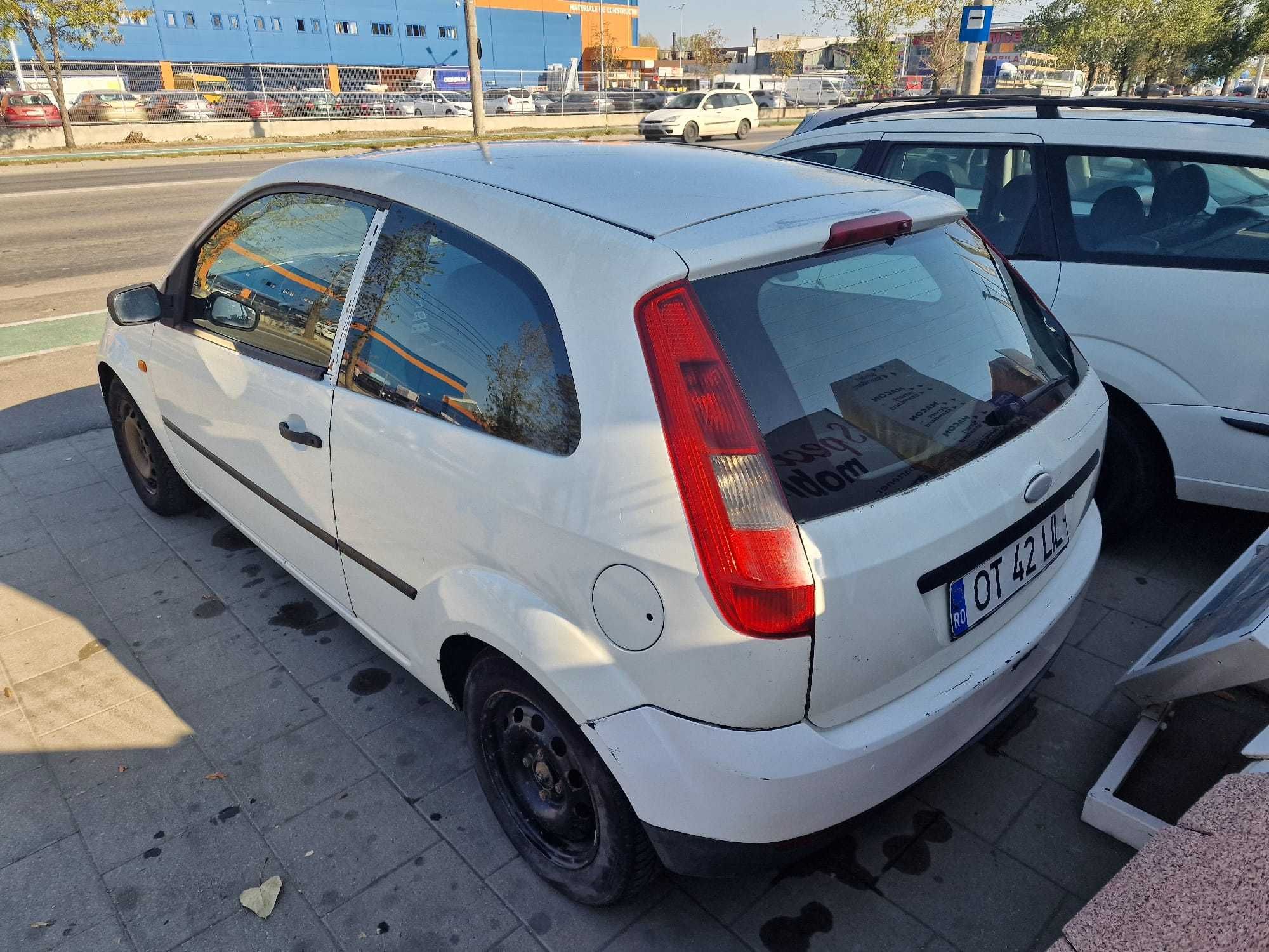 Ford Fiesta - berlina cu hayon