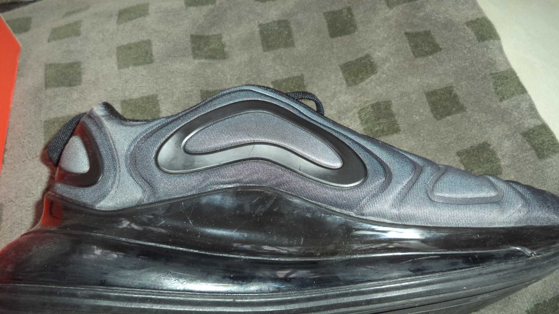 Продавам малко използвани дамски маратонки Nike -39 номер