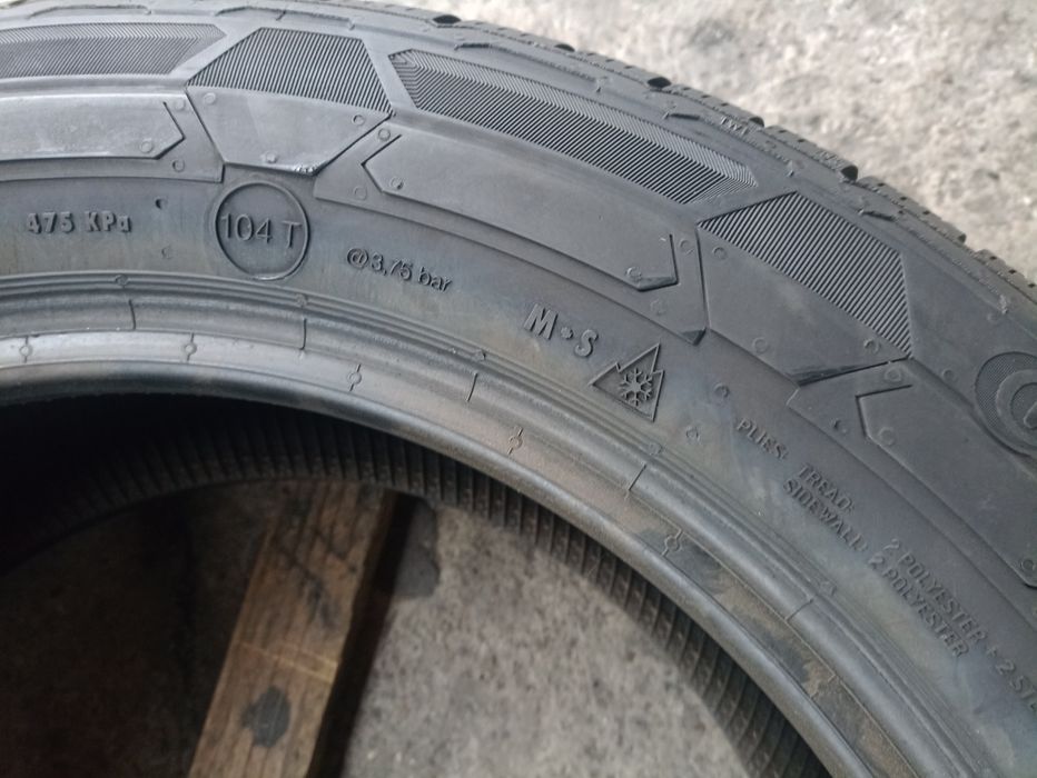 4 anvelope de iarna Continental 225/55 R17C.Pretul este pe bucata.