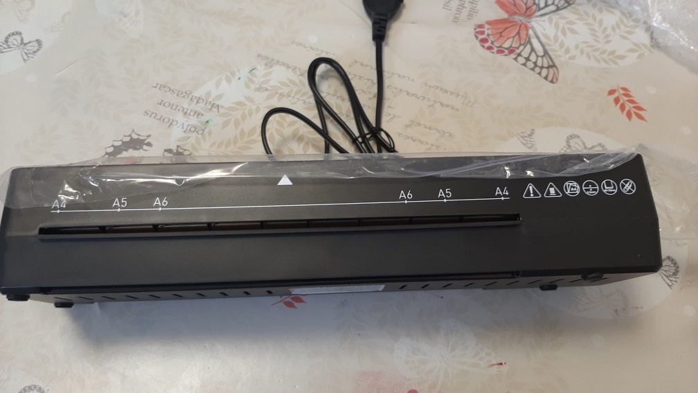 Vând Laminator A4 model FLN001 neutilizat.