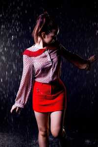 Блузка и юбка красная