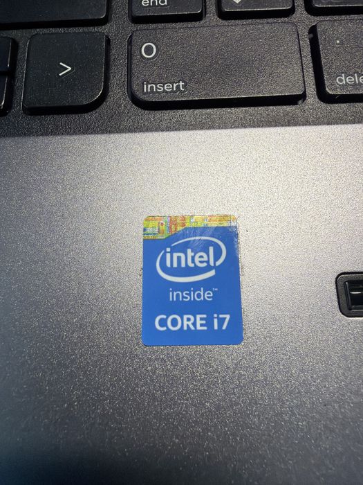 Laptop HP 17 i7 quadcore 8g 256g ssd 1g video