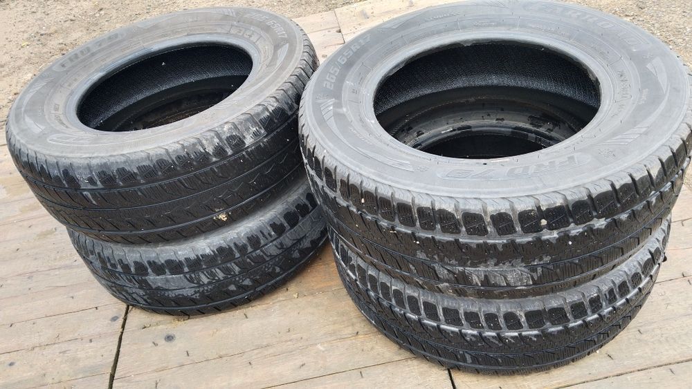 Продается зимный шина 4 шт.